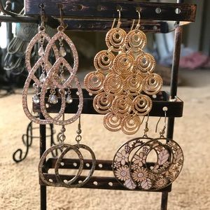 Assorted Jewelry (necklaces, bracelets, earrings)